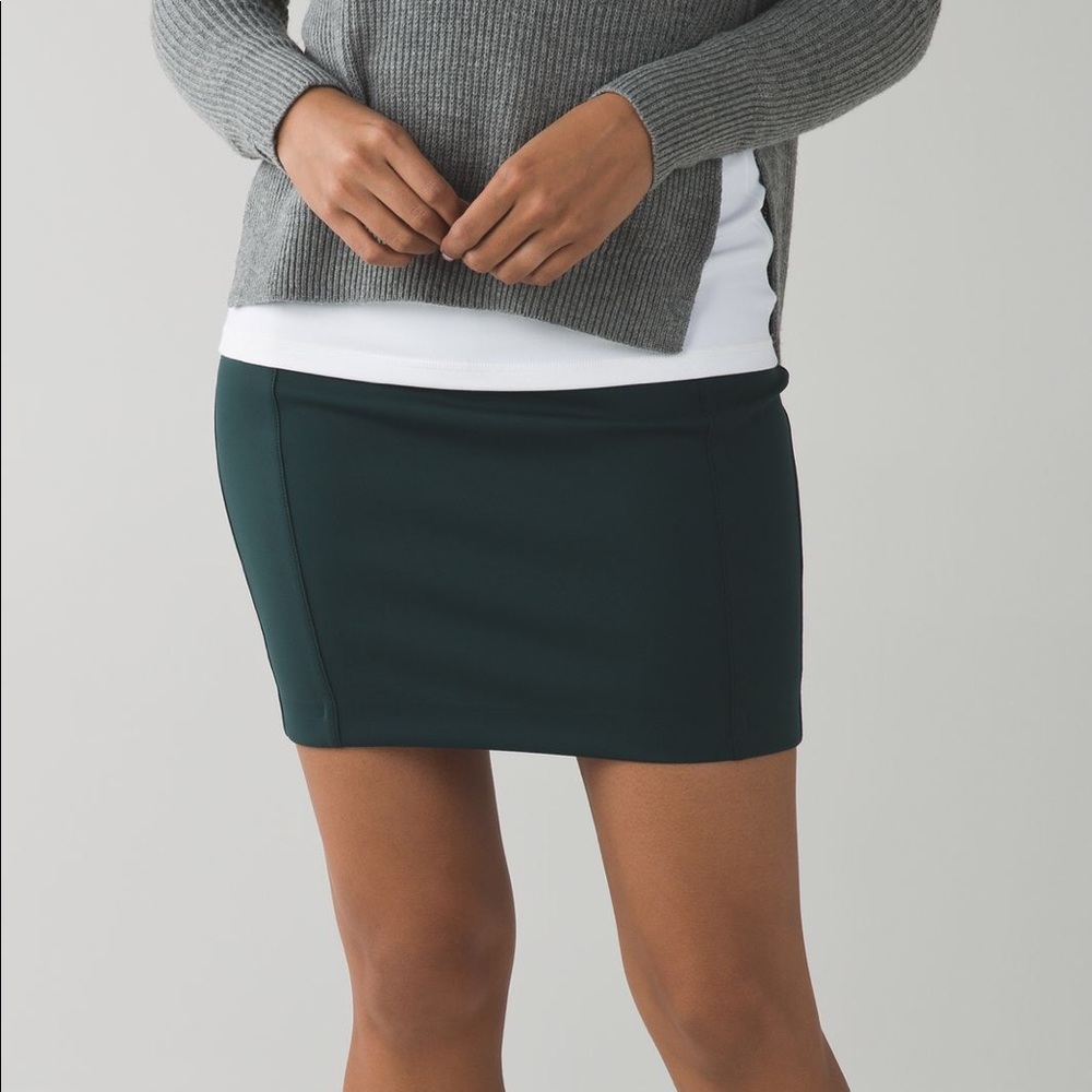 Lululemon &go cityfarer skirt - size 4 - dark fuel